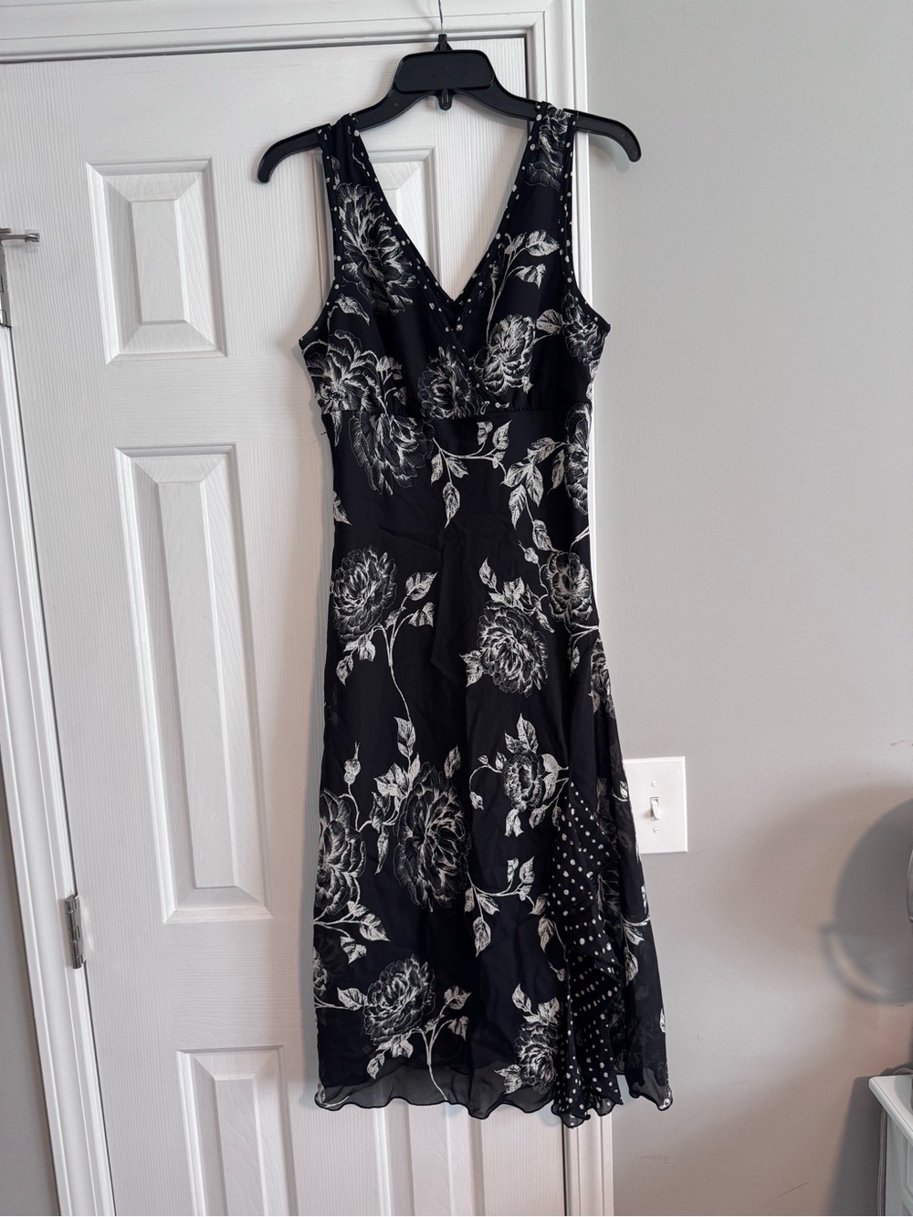 Vintage Black Floral Sleeveless V-Neck Dress